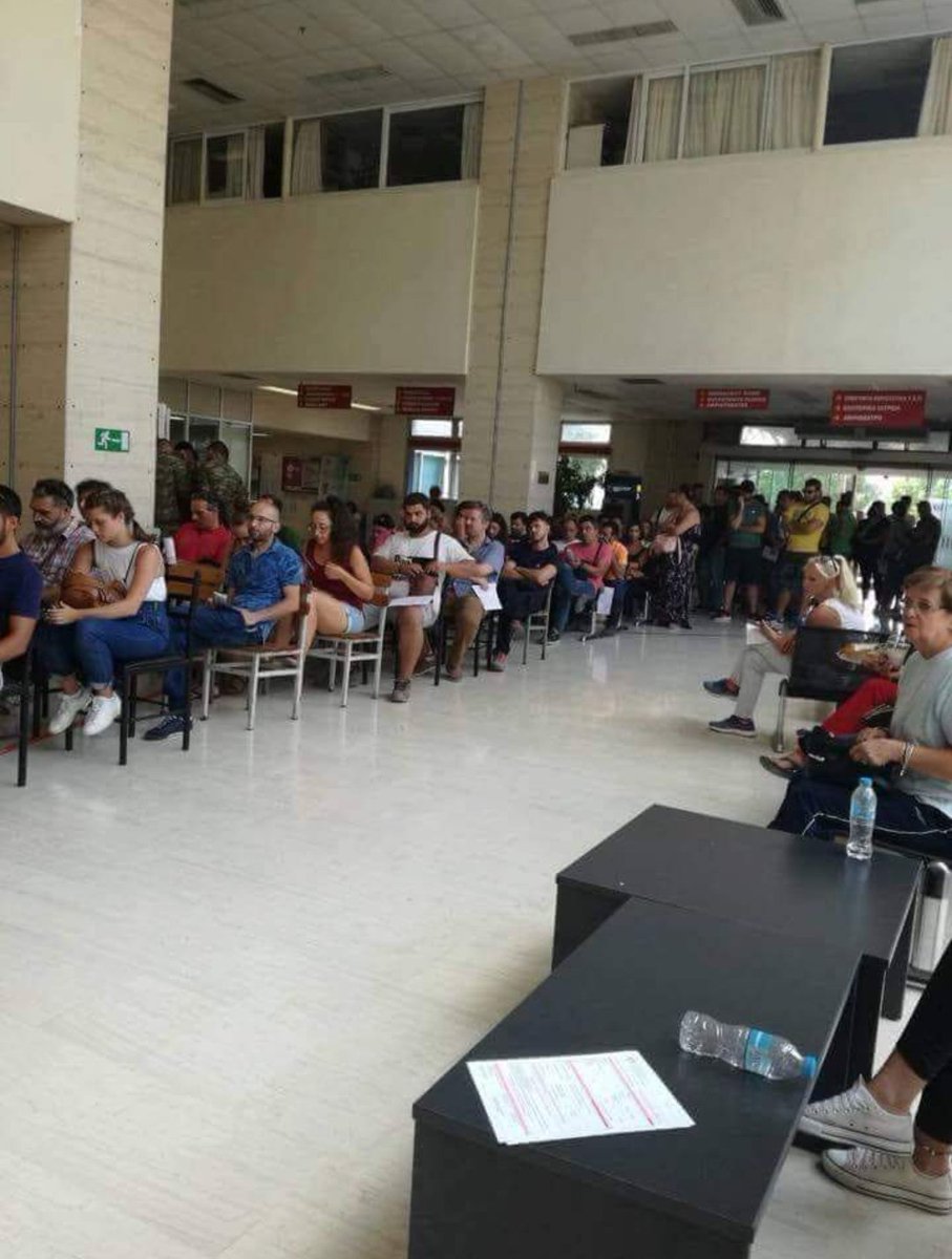 L87Luca's tweet photo. #πυρκαγιά #greece #solidarity #αλληλεγγύη in #Magoula at #Thriasio #hospital. Waiting for blood donation.
Source: Anastasios Kazaras https://t.co/yVLr7nuHsu