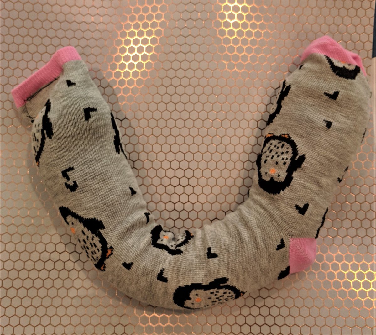 lovesuspiro's tweet photo. $7.00 Hot/Cold/Aromatherapy Comfy Sock with Rice Bag Insert Pink Penguin https://t.co/vlF7546jxj #bathandbeauty #relax #spa #aromatherapy #firstaid #heatpack #icepack #hot #cold https://t.co/RYaB4xfy7P