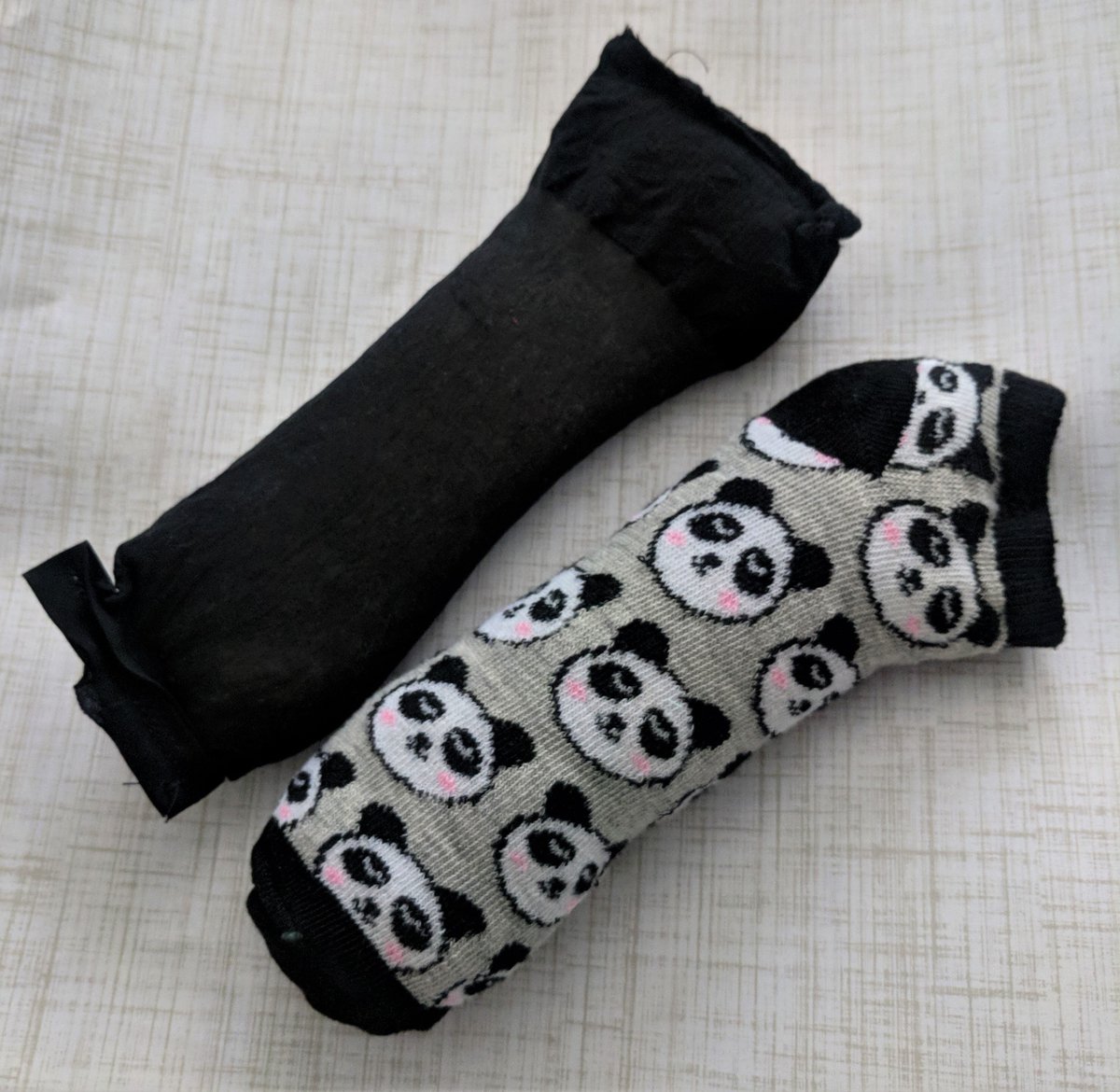 lovesuspiro's tweet photo. $6.00 Heat/Cold/Aroma Therapy Comfy Sock Ricebag Insert Panda Smiles https://t.co/szhHigCbb1 #bathandbeauty #gray #black #panda #sock #heatpack #icepack #rice #therapy https://t.co/ZRxcjwomP5