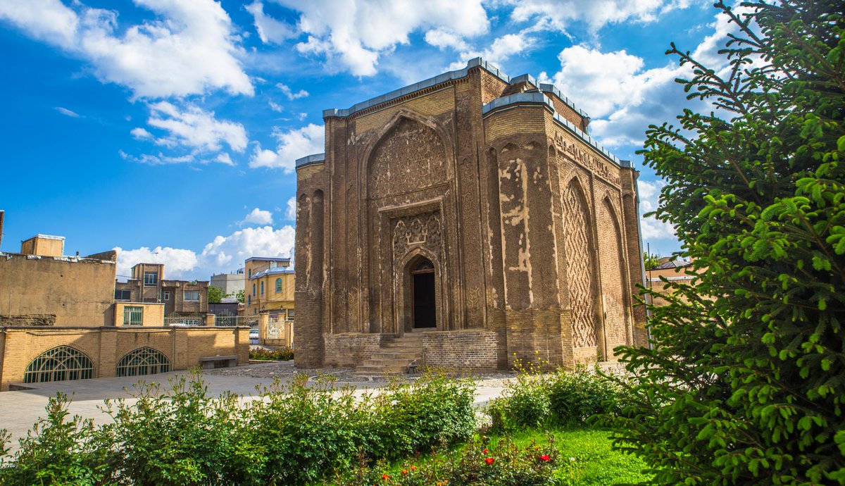 Iranbunka ハマダーンは イラン最古の都市であり 世界的にも最古の都市のひとつである ハマダーンがもつ古都の風情や史跡の数々は夏の間この町に旅行者を惹きつける アジア協力対話 第2回首脳会合で18年アジア観光首都としても選らばらている