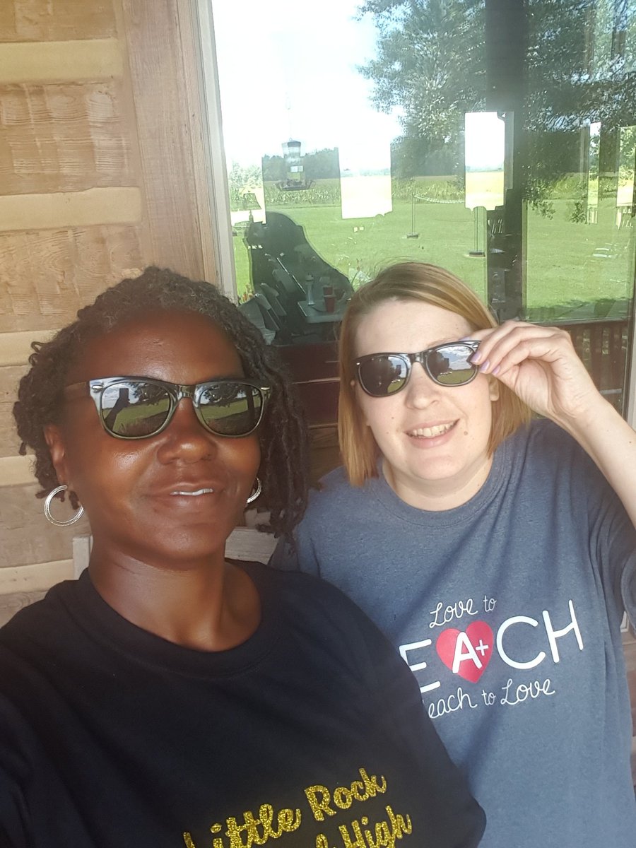 Msmlatriceyaho1's tweet photo. Loving the porch life
#loveyourselfie
#peslearns
#missionpossible18 https://t.co/qY1eg2c7bC