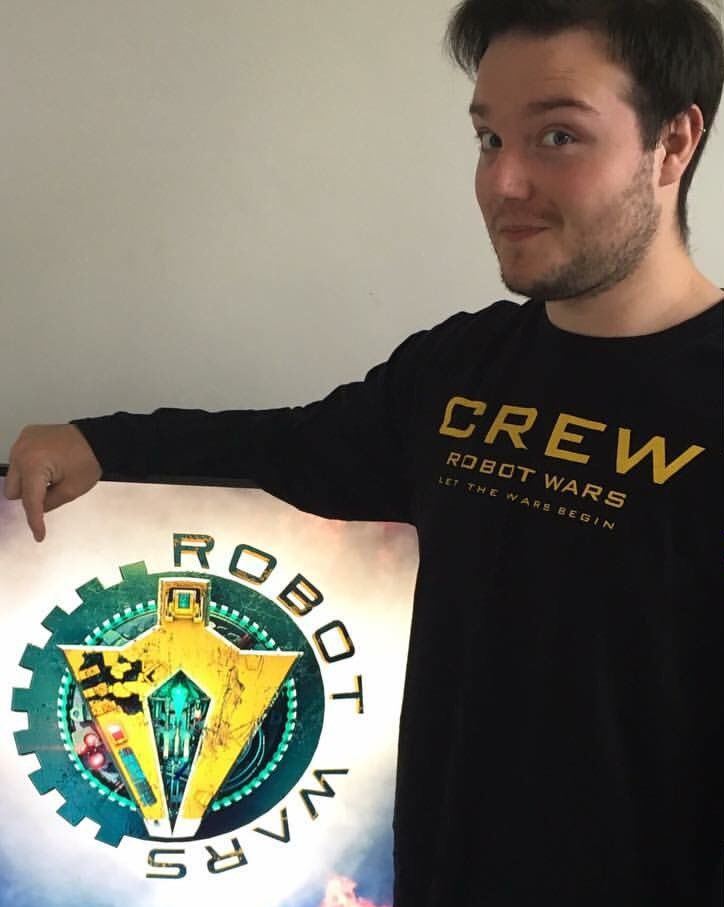 ChrisW_J's tweet image. Two years ago tonight @UKRobotWars was rebooted on @bbctwo with Series 8 - Episode 1. Still gutted that it’s been axed but happy that we got another amazing 3 series at all. Every single person involved should be very proud #RobotWars #BringBackRobotWars @MentornMedia