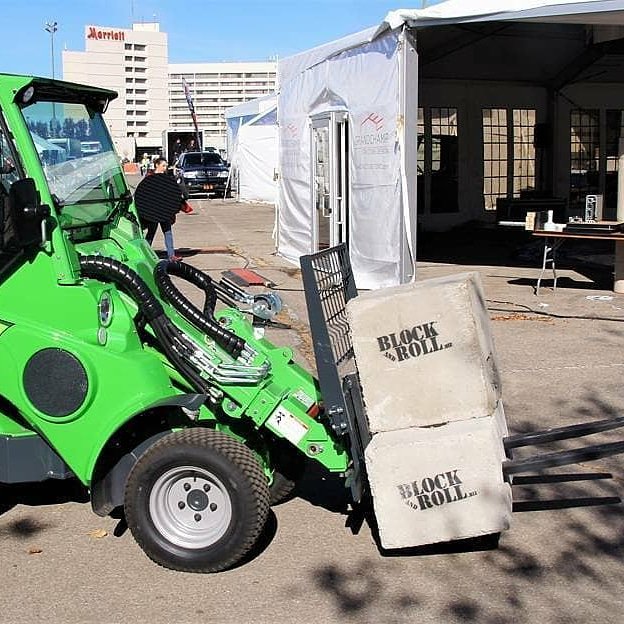 block_roll's tweet image. Some effortless Blocking &amp;amp; Rolling with @Tent_OX OX &amp;amp; Roll 

#timesaver #backsaver #concrete
 #safetyfirst #machinery #tents  #eventprofs