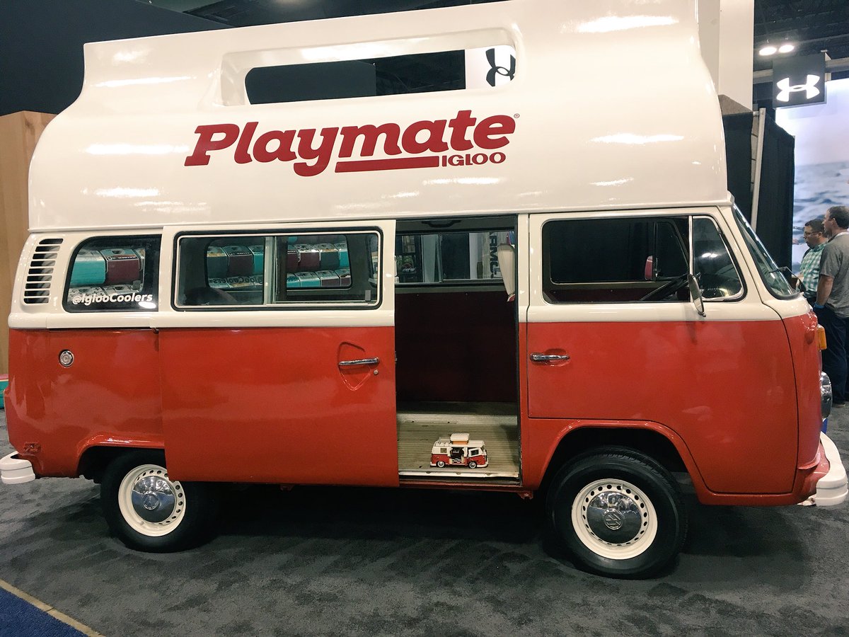 RedVanWorkshop's tweet photo. Making new friends at @OutdoorRetailer. #OutdoorRetailer #WeAreOutdoor @OIA #OR2018 #ORShow https://t.co/Xa4OP0FlF8