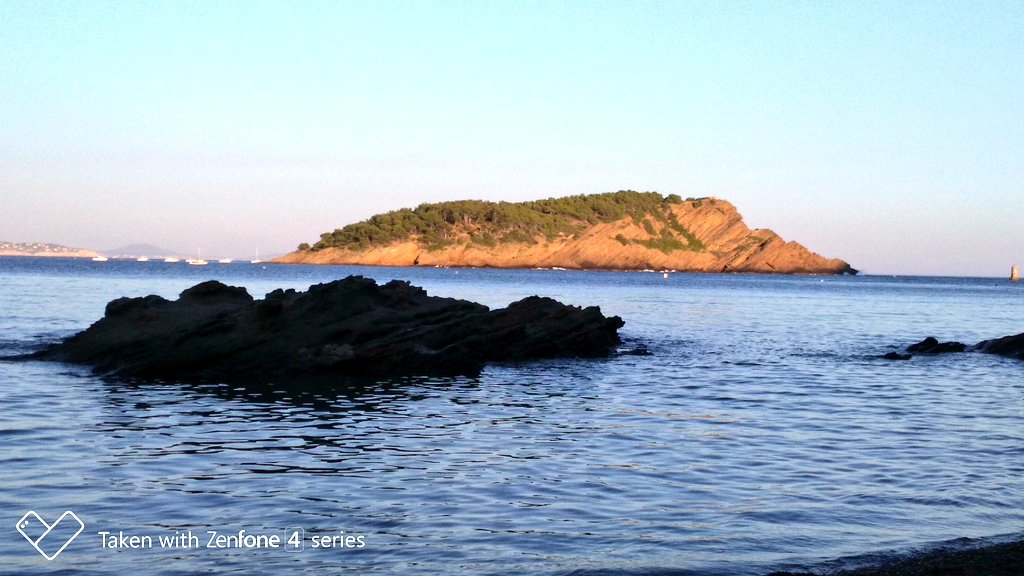 SebHugues13's tweet photo. Dans ma petite calanque.....
Petit apéro au bord de l eau.... https://t.co/uU764tgv0U