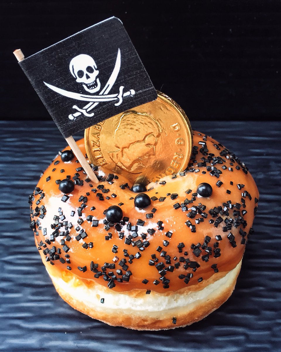 CookieLadyYQR's tweet image. DONUT MENU
for #MarketUnderTheStars this Thurs, July 26:

• Captain Jack
• orange chocolate cherry
• turtle
• nude minis

#YQR #YQRdt