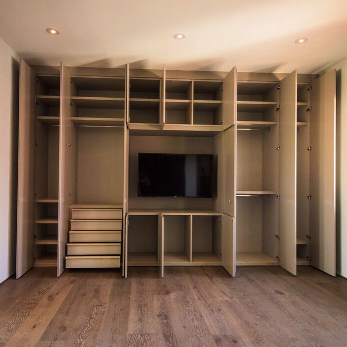 PrimeFiveHomes's tweet photo. The amount of space hiding behind these cabinets is astounding. What would you put in all that storage space? https://t.co/HwoMwPrOXW