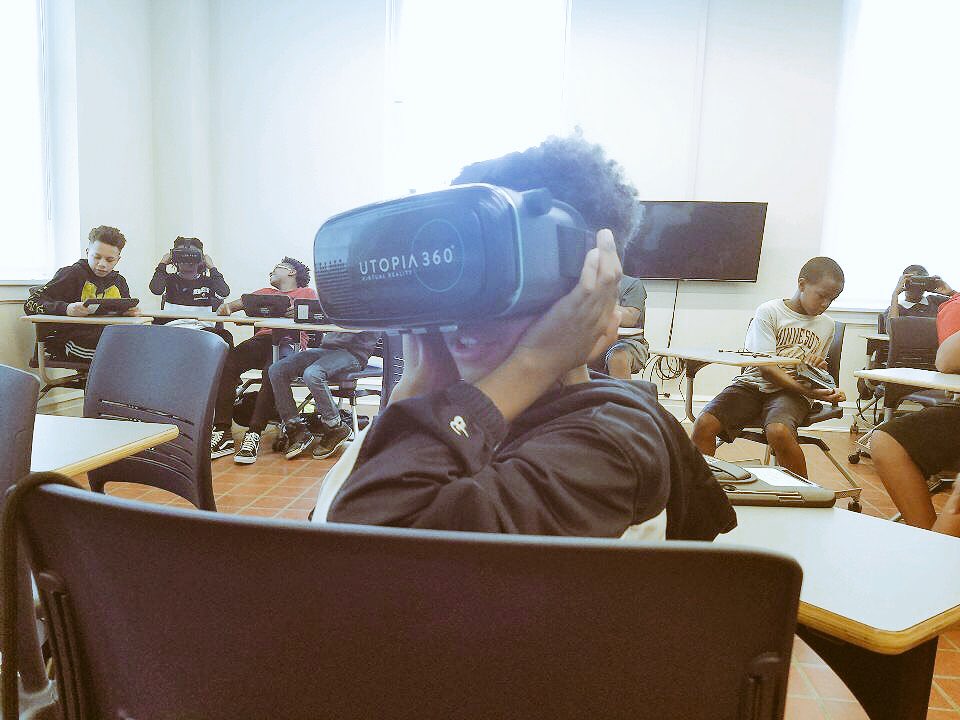 vsuvil's tweet image. Getting excited about virtual reality yet? Yes, they are! #NearReality #3DImages #STEMisLife #STEMLearning #virtualrealitygoggles #verizoninnovativelearning #VILMM #VSUVIL @LearningVerizon @dpvils @verizon