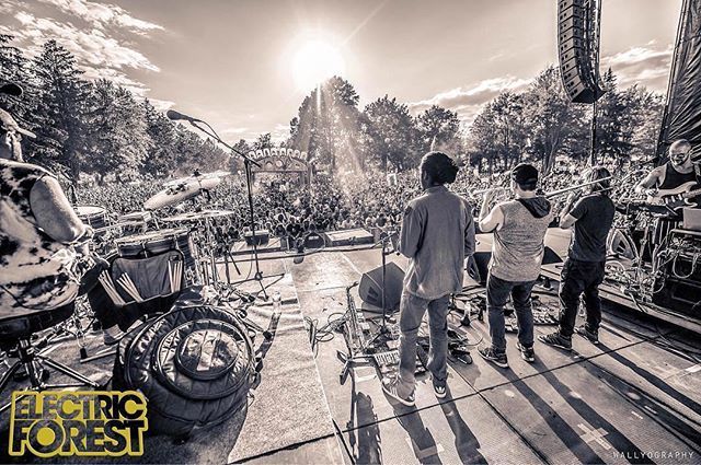 Throwback to Day 1 with our bros <a href="/flooziesduo/">elon musk</a> ❤️ 📸 by <a href="/wallyographypw/">Wallyography</a> .
.
.
.
.

#thefloozies #terminushorns #latergram #electricforest17 #hornsection #funk #edm #trombone #trumpet #sax #rathtrombones #yamahasaxophone #kanstul  #liveforlivemusic #her… ift.tt/2NHrA2l