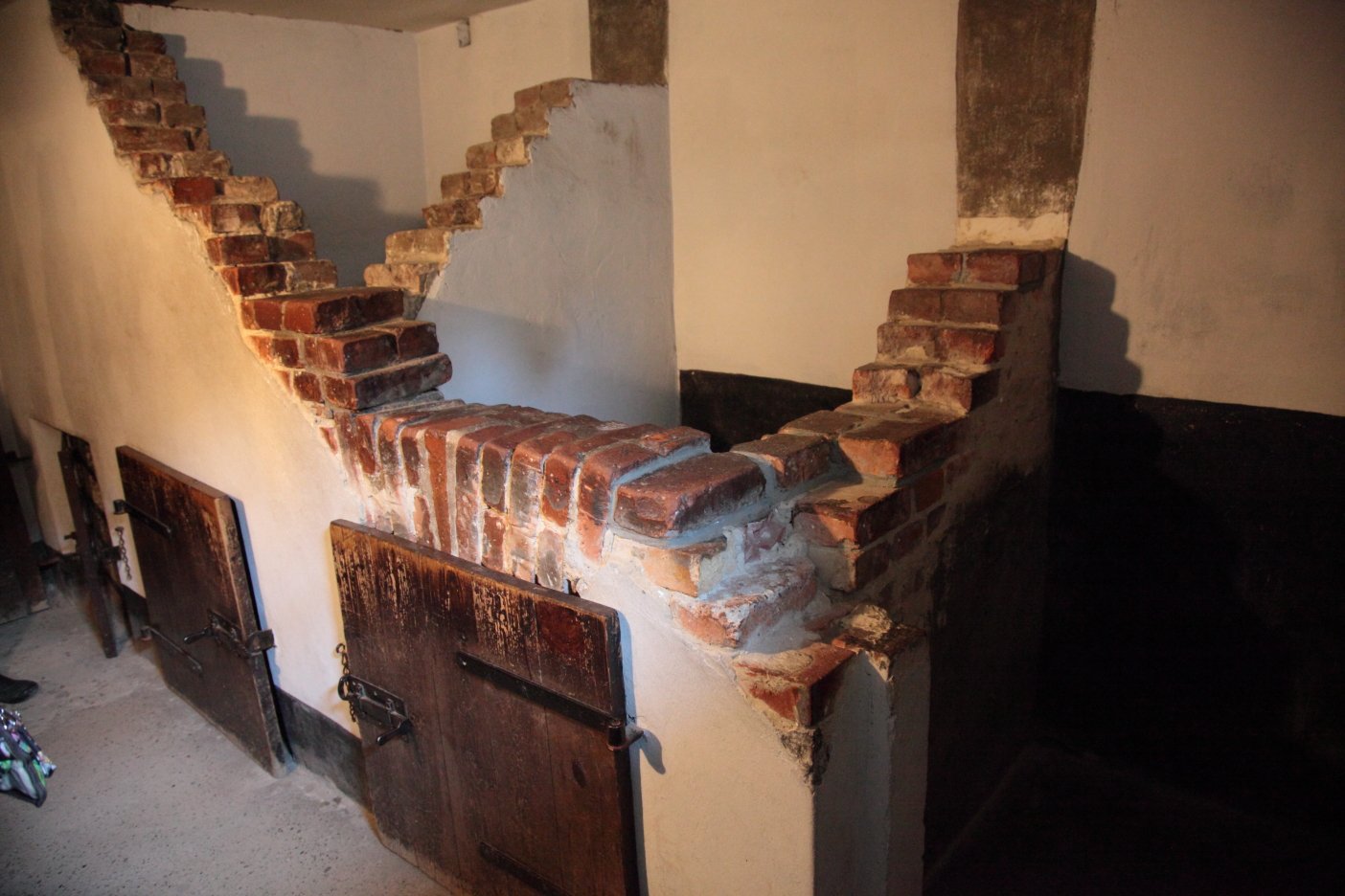 田村吉康 Tamura Yoshiyasu ナチスドイツは同性愛を 治療する為 に人体実験を行いました 私はその資料も見ましたが 酷すぎてとても写真に撮れなかった この写真はアウシュヴィッツで撮った 座ることもできず立ったまま死ぬための独房 生産性の無い 田村吉康 Tamura Yoshiyasu ナチスドイツは同性愛を 治療する為 に人体実験を行いました 私はその資料も見ましたが 酷すぎてとても写真に撮れなかった この写真はアウシュヴィッツで撮った 座ることもできず立ったまま死ぬための独房 生産性の無い