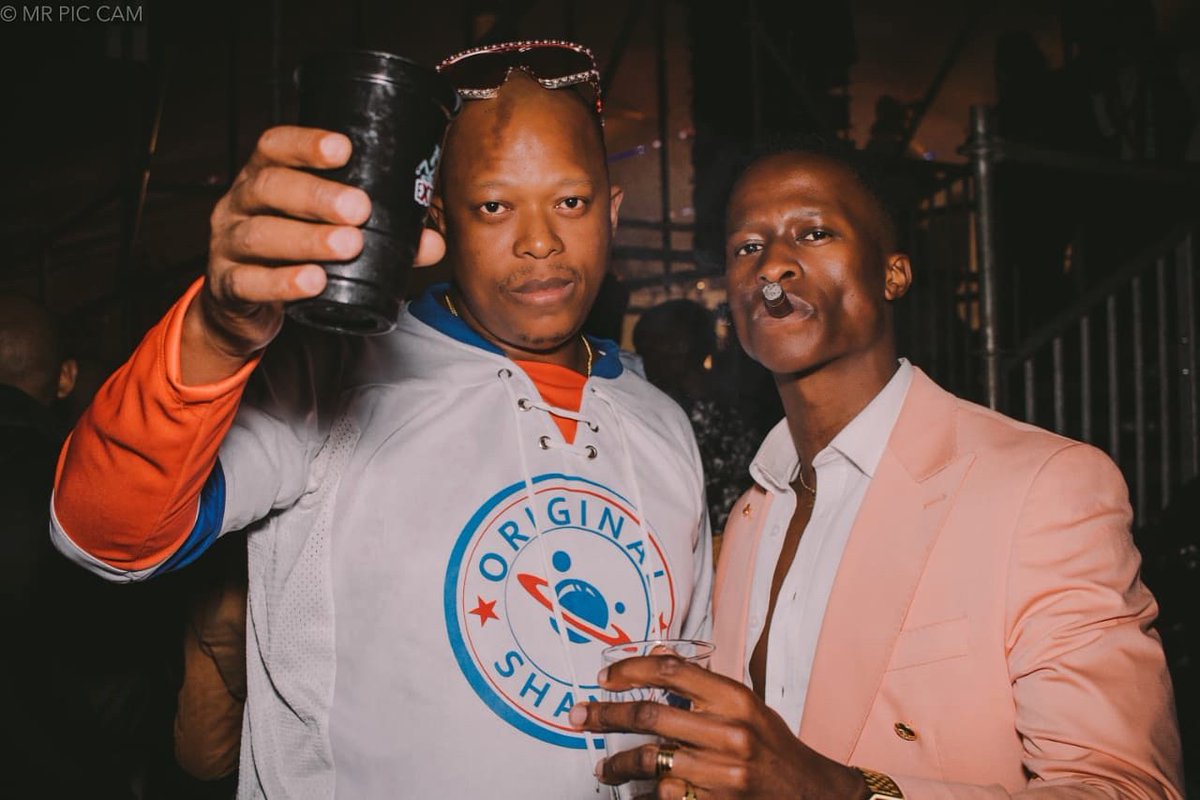 MampintshaNuz's tweet image. My CIRCLE got Smaller⚔My VISION Got BIGGER👌🏾🥂Toast to The Real Onez @styleby_nk #FamilyFirst #WinnersTable