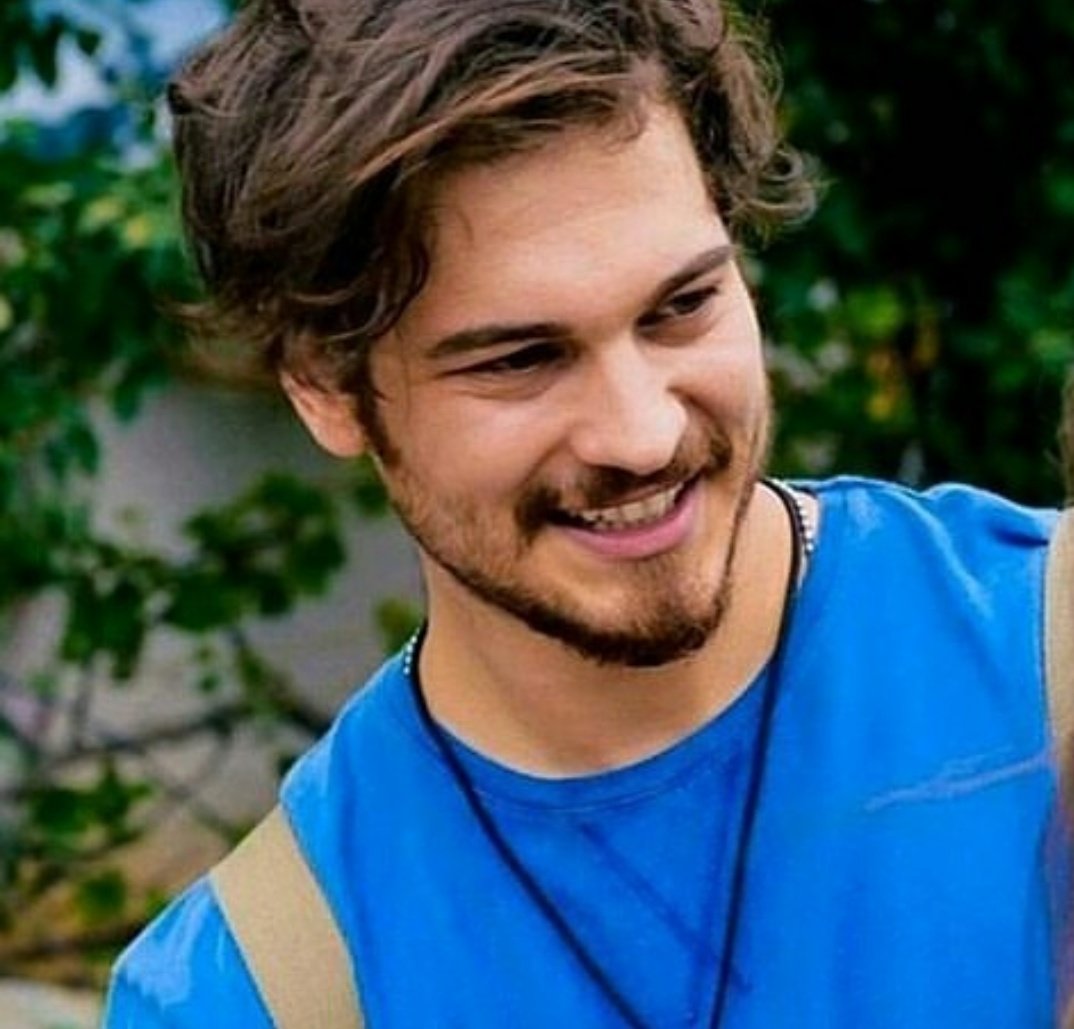 Hilmi Cem İntepe   RT 
Çağatay Ulusoy    FAV 

Takip etmeyenlerin oyu geçersizdir. 
BÜYÜK FİNAL 

#ÇağatayUlusoy 
#HilmiCemİntepe