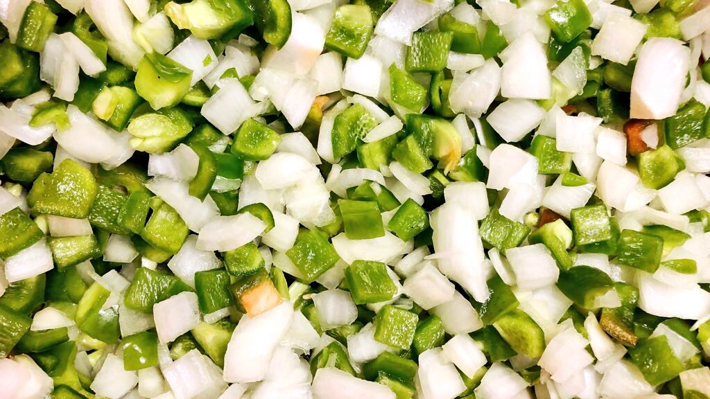 conniebeeeee's tweet image. Turning our garden’s bell peppers into future jambalayas with the help of our Veggie Chopper and freezer. @silvam83 #TailgatePrep #CajsianCooking #TasteLouisiana #HomeGrown #GETTOTHECHOPPA