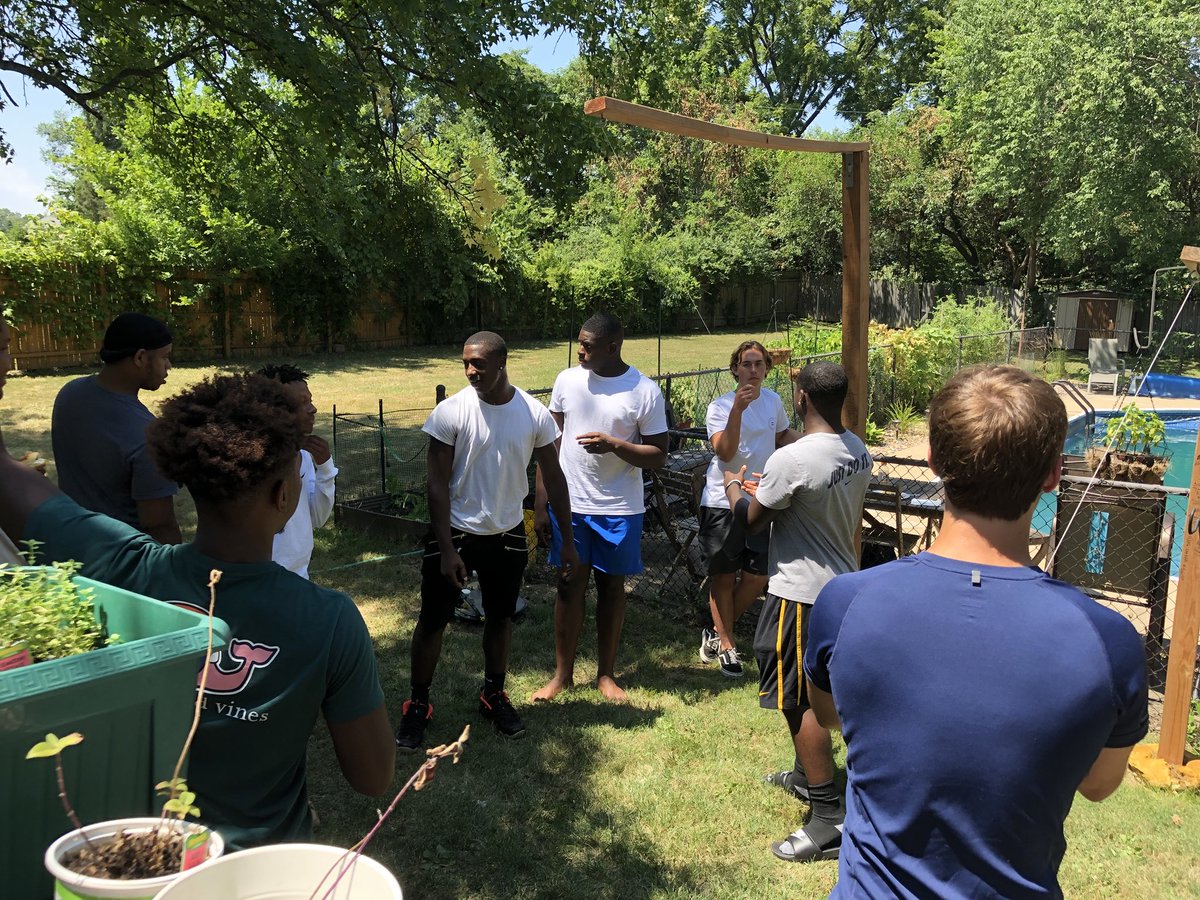 CBCFootball's tweet photo. Another year, another awesome time at the annual senior defense BBQ! Thanks to the Dimovitz family for a great time! #AnAB2B #BeABrick #PurpleReign https://t.co/0SUOec0fVH