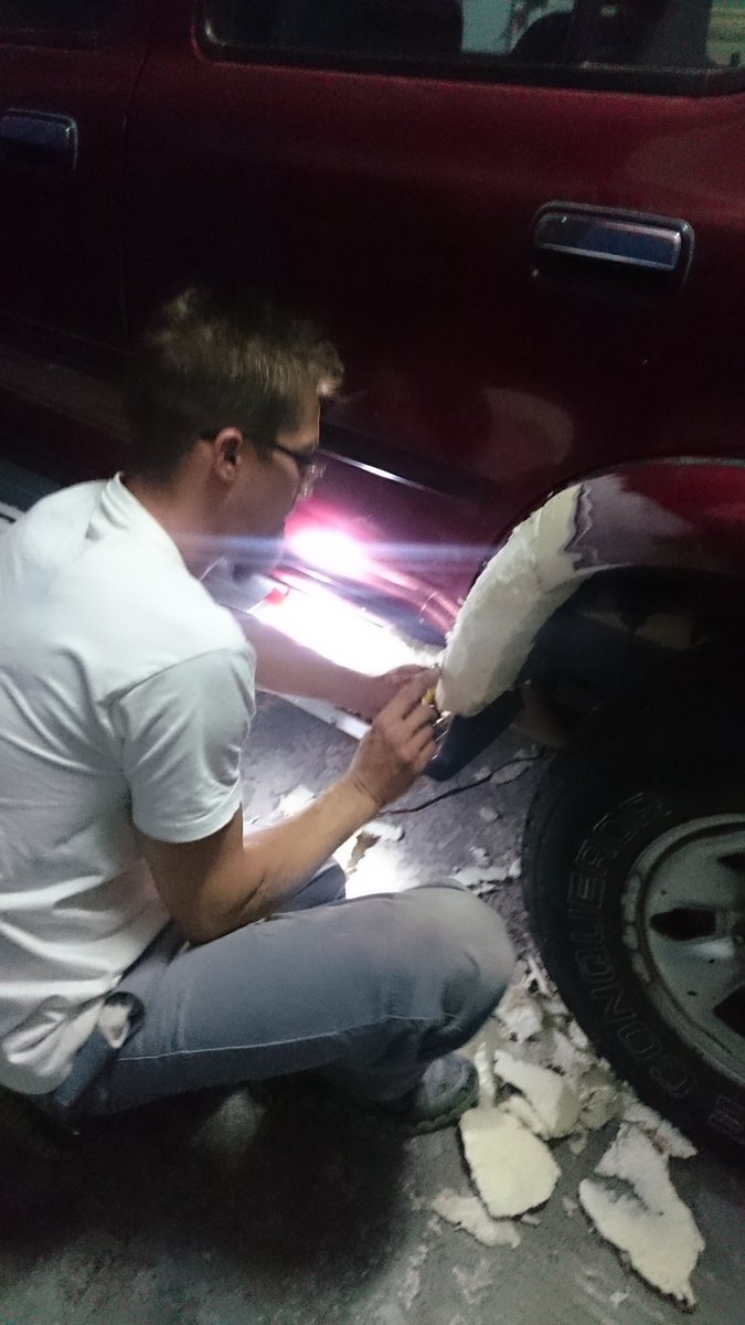 taller_jackie's tweet photo. Haciendo artesanalmente el trozo de aletín que le faltaba al Toyota 4 Runner 💪 👌
#toyotarunner #aletines #artesanal #tallerjackie #GranCanaria #LasPalmasdeGranCanaria #TOYOTA #artesania https://t.co/ctsm0kTJxc