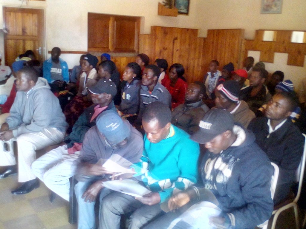 nango_eastern's tweet photo. #MeetYourPotentialLeader series continued in Mutasa with @nangozim and @MutasaYouth facilitating an engagement between citizens and aspiring councillors. Citizens interrogated candidates on promises as well as their leadership credentials @ZESN1 @LvNoYuthBehind @euinzim https://t.co/B4W3KD2pVX