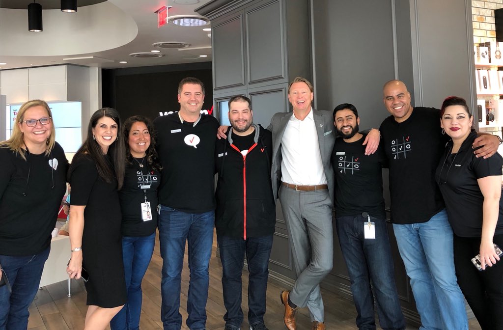 hansvestberg's tweet image. Visiting this great @verizon team at Houston destination store. We are all exited over 5G coming to Houston. @VZUpToSpeed