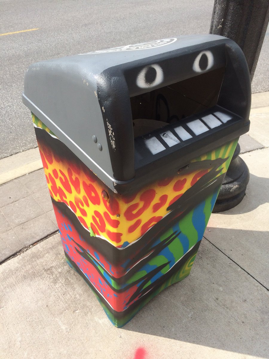 MMaluskeCTV's tweet photo. #allinadayswork @CTVWindsor : waited in court; got details on a 2nd degree murder charge, drove to @downtownmission to see their new dental clinic, grabbed a #creditshot on Ottawa St (& saw this groovy street art) & put a story together on the new boss @fcagroup #ilovemyjob https://t.co/Sw04HuW7Nh