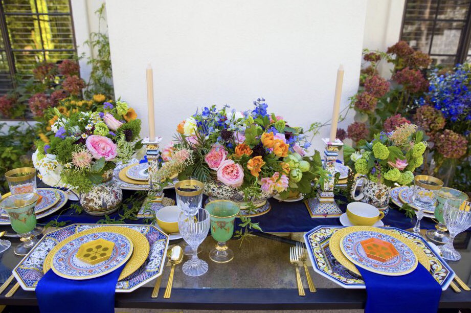 XquisiteEvents's tweet photo. A little Portuguese style tablescape for this #TabletopTuesday 💙 📷: #brajamandala #ExquisiteEvents #ExquisiteStyle #dinnerparty https://t.co/6vkJB3odMn