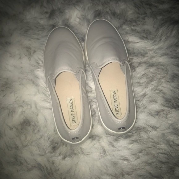 allycaraxo's tweet photo. So good I had to share! Check out all the items I'm loving on @Poshmarkapp #poshmark #fashion #style #shopmycloset #urbanoutfitters #stevemadden: https://t.co/6QI4y21oCQ https://t.co/1aXwXuk8Rg