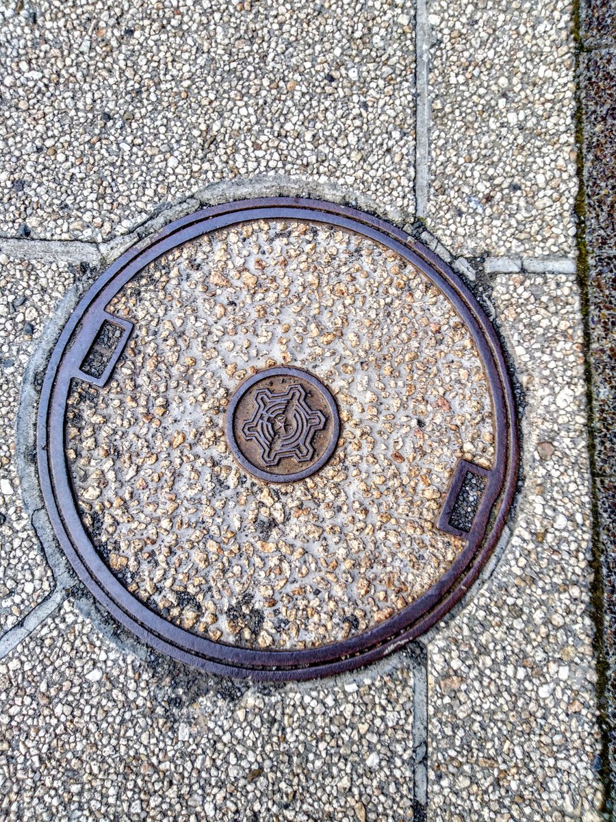 psjadeps's tweet image. Sapporo has some serious man hole cover game #everydayjapan
