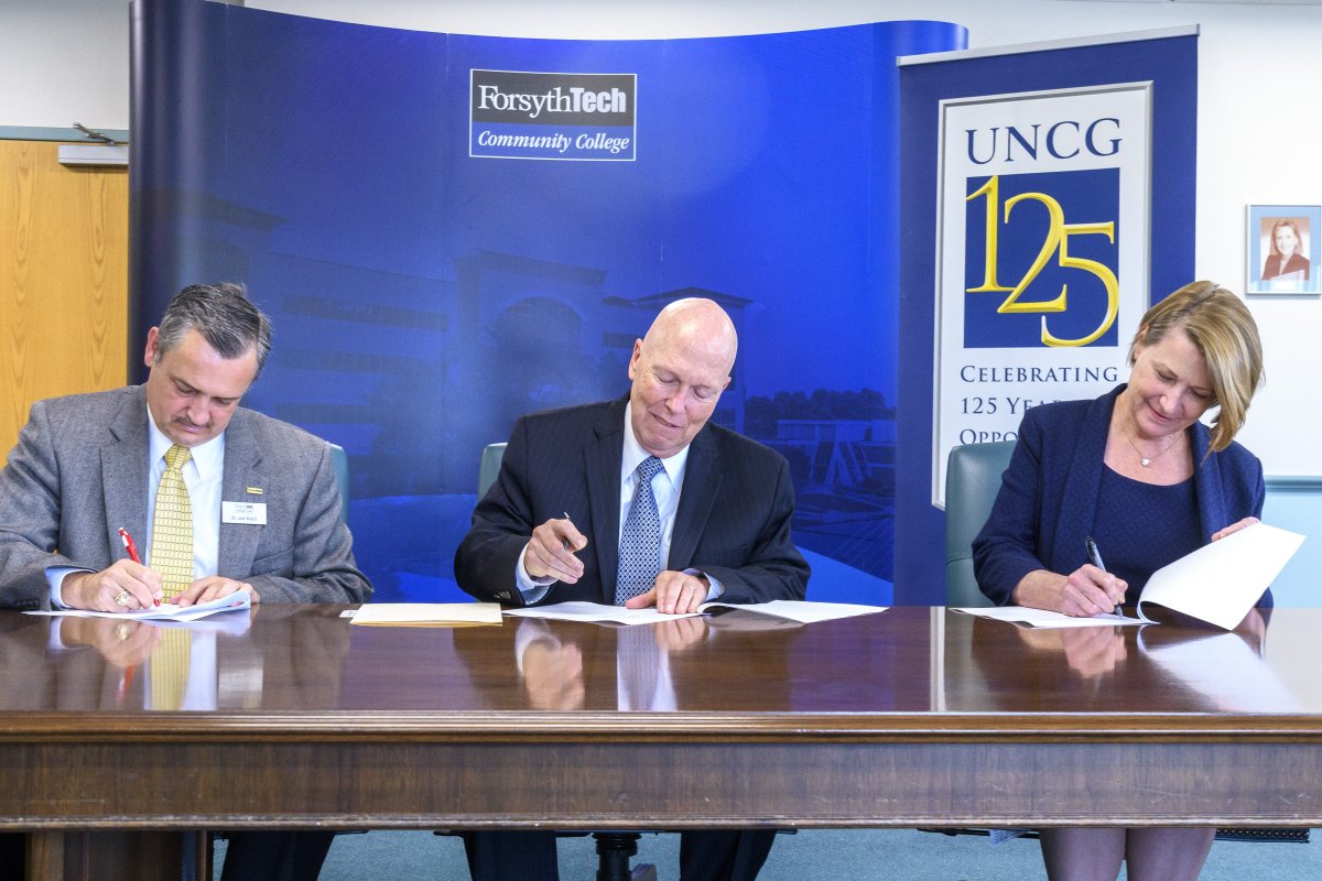 UNCG's tweet image. Exciting news: We've expanded our #SpartanPassage partnerships to @ForsythTechCC! The new co-admission agreement expands opportunities for transfer students to access and complete degrees in nearly 60 majors. Read more: newsandfeatures.uncg.edu/forsyth-tech-c… #wsnc #UNCGtransfer @UNCGAdmissions