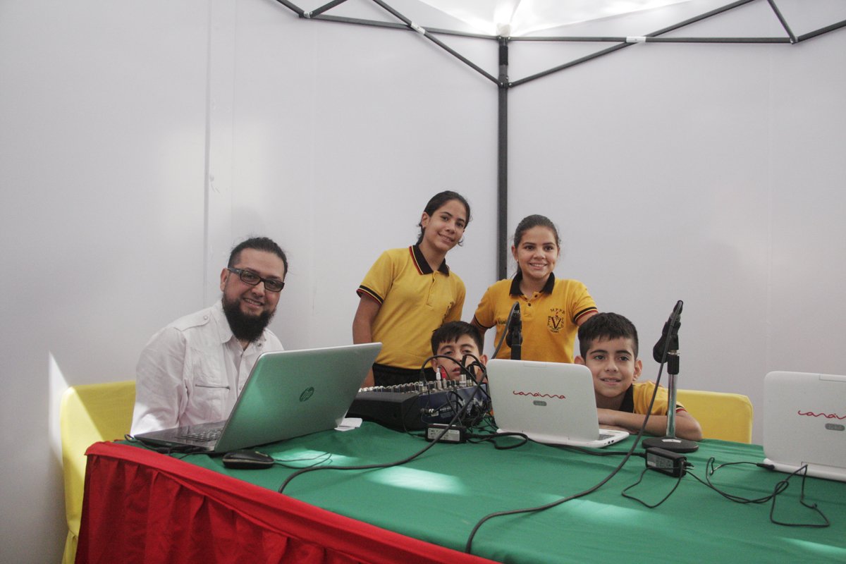 #LibertadorDeAmérica Hoy nuestros niños y niñas del Táchira le ofrecieron una cantata a nuestro Padre Simón Bolívar #24Jul haz clic aquí y entérate de más 👨‍🏫👩‍🏫

me.gob.ve/index.php/noti… <a href="/NicolasMaduro/">Nicolás Maduro</a> <a href="/DrodriguezVen/">Delcy Rodríguez</a> <a href="/JauaMiranda/">Elías Jaua</a>