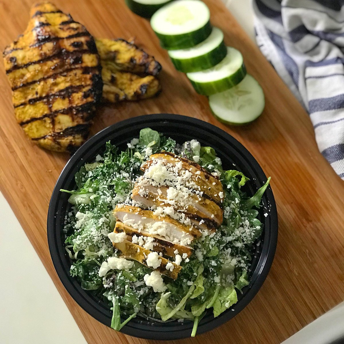 Friends, listen up! This salad is FULL of hidden nutrients. Chicken marinade: turmeric / apple cider / garlic / oregano / Salad: kale / spinach / cucumbers / broccoli STEMS ( steamed and diced ) &amp; in the dressing: fresh spinach / dill / lebneh!! It’s a beautiful thing. #lunch
