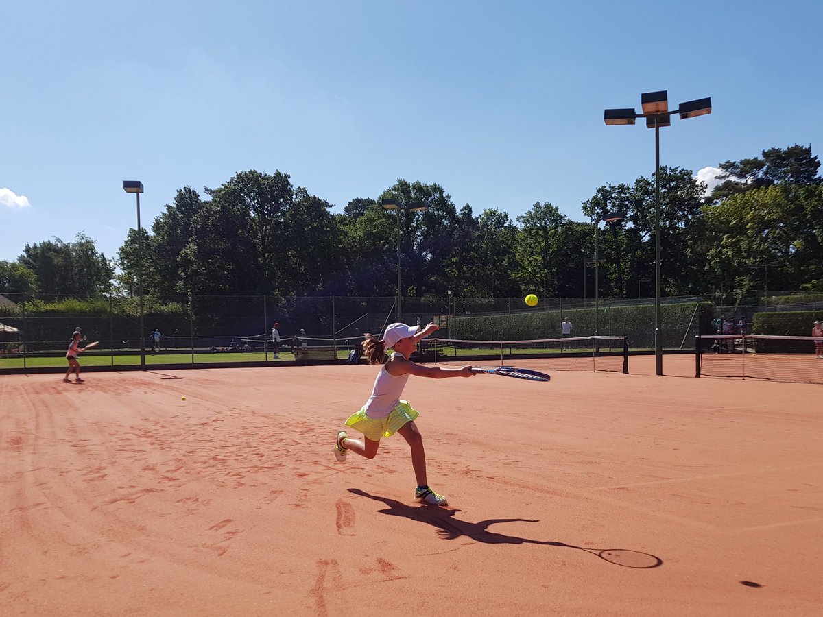WokingLTCC's tweet photo. Another #redhot day of action at the 91st #WokingOpen requires some serious #courtwatering π‘ π
A big #thankyou to this year's main Sponsor @VinesBMW #Guildford ....with players all able to take home a great little signature #kitbag ππ https://t.co/0rKCpEQVB4
