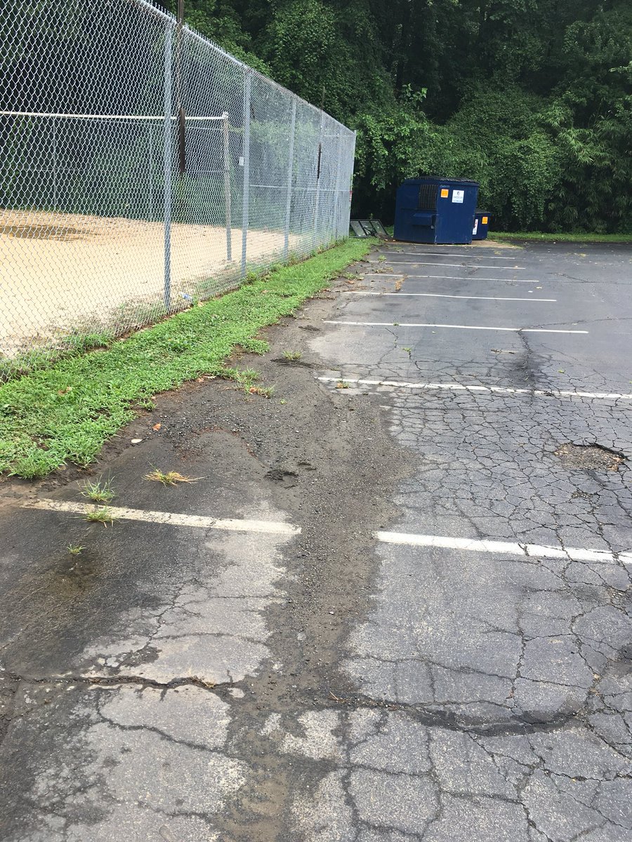 vacpool's tweet photo. Lifeguards or landscapers? #pooloftheweek2018 https://t.co/mOuz6u8oiw