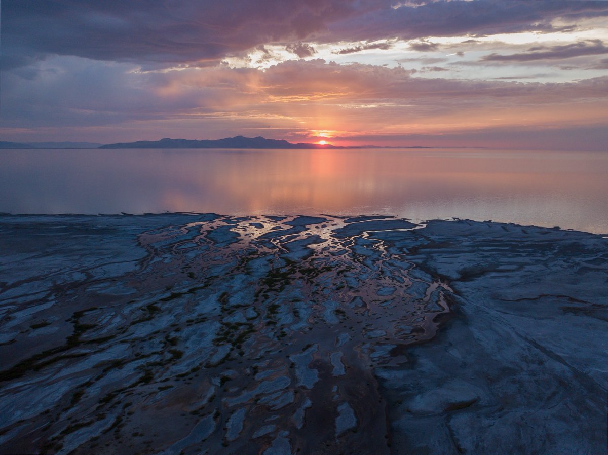 flyawaydrones's tweet photo. Sunset on the Great Salt Lake. #utah #dronephotography #drone #MavicPro #greatsaltlake https://t.co/KkUuN8pOvo