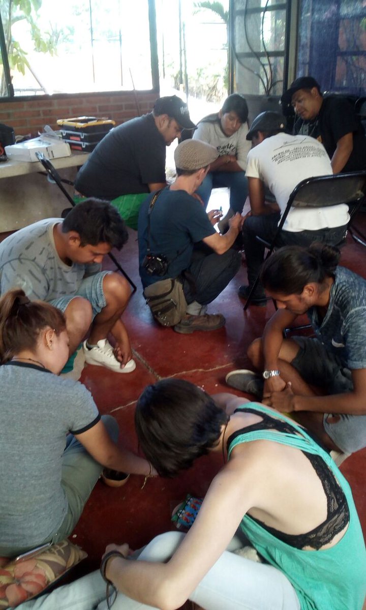 Imaginalco2's tweet photo. Curso impartido por Iker Vicente como parte del proceso de formación artística del #RecorridoAlMictlán #Imaginalco Día1/5 https://t.co/kZjytYAu3A