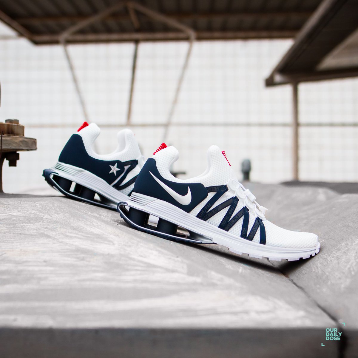 nike shox gravity white