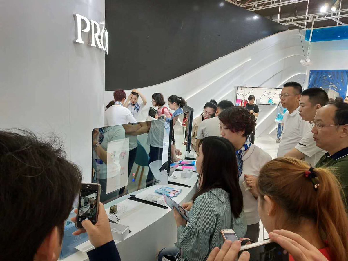 OnlyLiu1's tweet image. makeup mirror