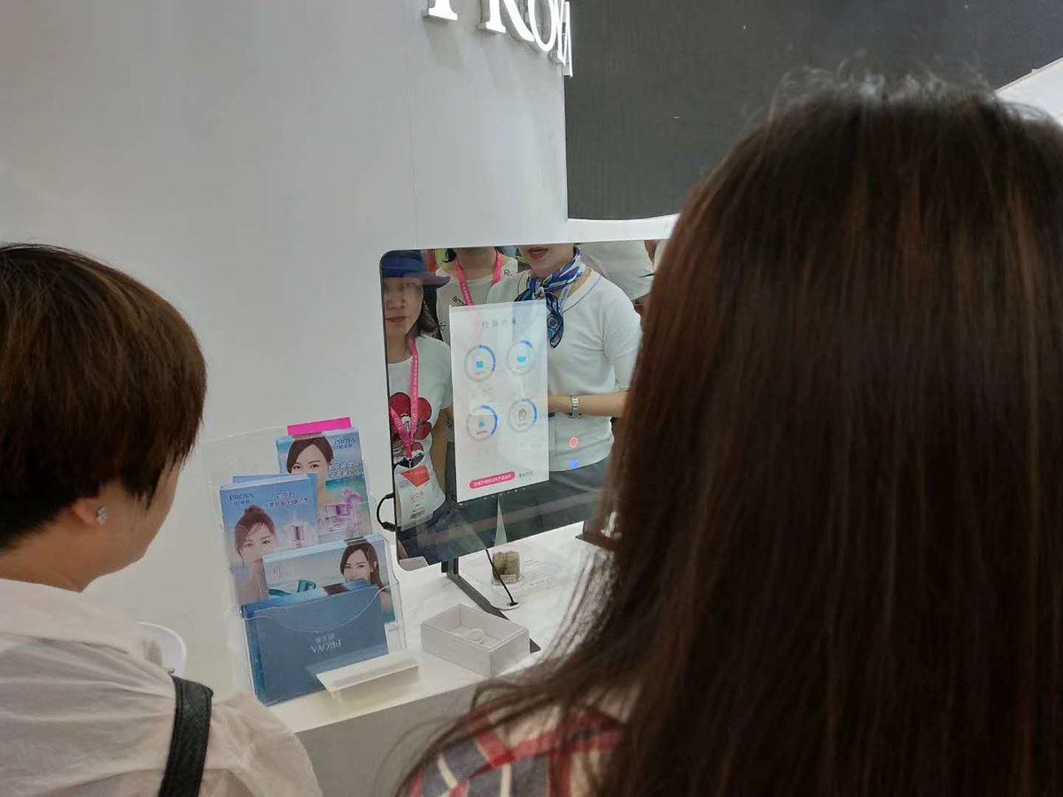 OnlyLiu1's tweet image. makeup mirror