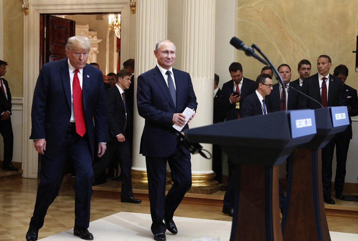 THREAD: Body Language Analysis No. 4327: Trump and Putin just prior to Helsinki Press Conference - Nonverbal and Emotional Intelligence  #DonaldTrump  #VladimirPutin  #TrumpPutinSummit  #BodyLanguage  #BodyLanguageExpert  #TrumpRussia  #HELSINKI2018