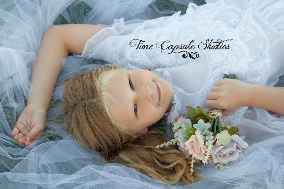 Time_Capsule_IA's tweet photo. LOVE this image!! #sweet #innocence #classic #photography #vintage #dressup #bride https://t.co/PqxDRgq5Pr