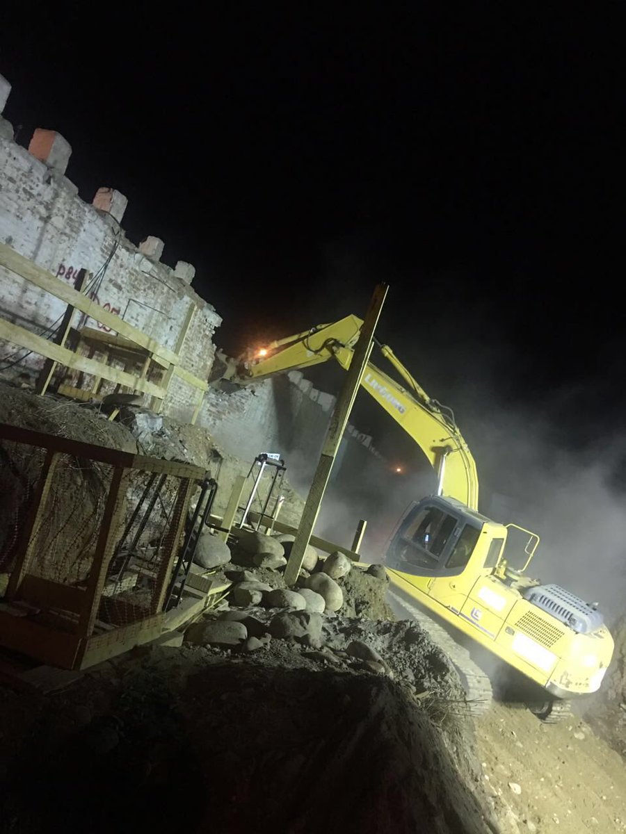 TransportePavez's tweet photo. Demolición ex carcel de La Serena #transportespavez #demoliciones #movimientodetierra #excabadoras #camabaja 🚚 https://t.co/DeKQ7V4cMZ
