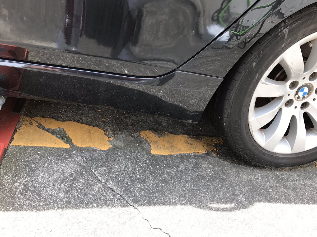 さんたろ あの穴からキーレス車でもエンジンかけれたりするのかな 傷です 左後ろ下部 リアバンパー左側 リアバンパー後部右側 が目立っていました 板金塗装です フロントバンパー前部右側 盗難なら持ち主に届くことを願います