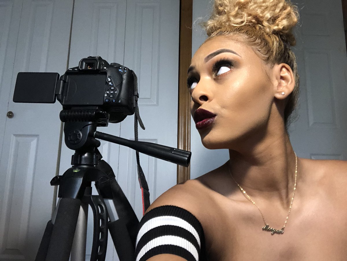 Hartz_morgan's tweet photo. JUST UPLOADED MY FENTY BEAUTY HAUL/REVIEW VIDEO!!! Click the link in my bio to watch it and show your girl some love!🌹 https://t.co/x0L8zuAJPA