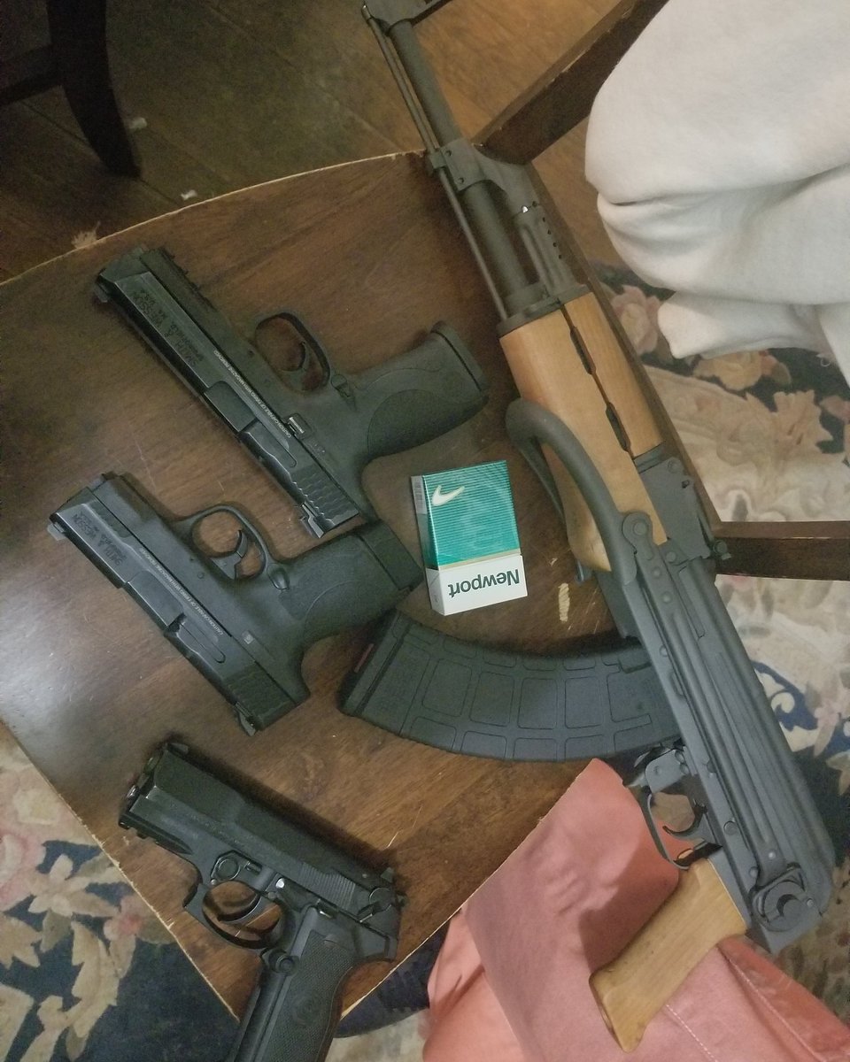 switchitupent's tweet photo. Only to protect what's mines and to keep u fuck niggas away an no I'm not a gangster just war ready https://t.co/JgdZ0miCWA