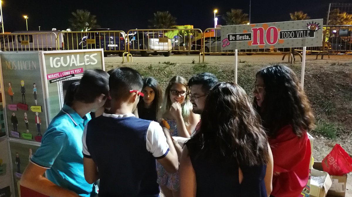 Crj_extremadura's tweet photo. Seguimos en Vva de la Serena, recordando que de fiesta... #NoTodoVale!!!
¡Gracias al @IJExtremadura y al @aytovvaserena por hacerlo posible!
#Riesgos0 #CRJExt
@sobredroga https://t.co/IgTalMkZCX