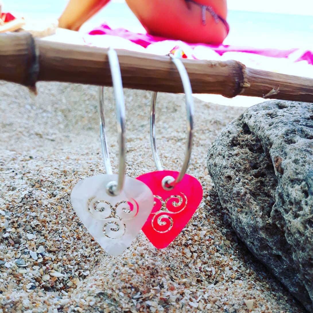 Pendientes púas de guitarra
#farbeyondpua #trisquel #flamenco