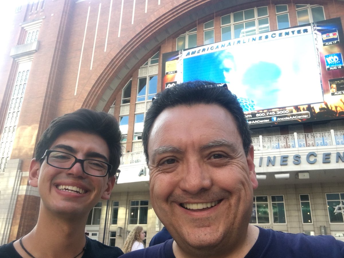 dregg66's tweet photo. this will be my 4th @halloates concert. Coming from Mexico City!! https://t.co/Xa4eiz617N
