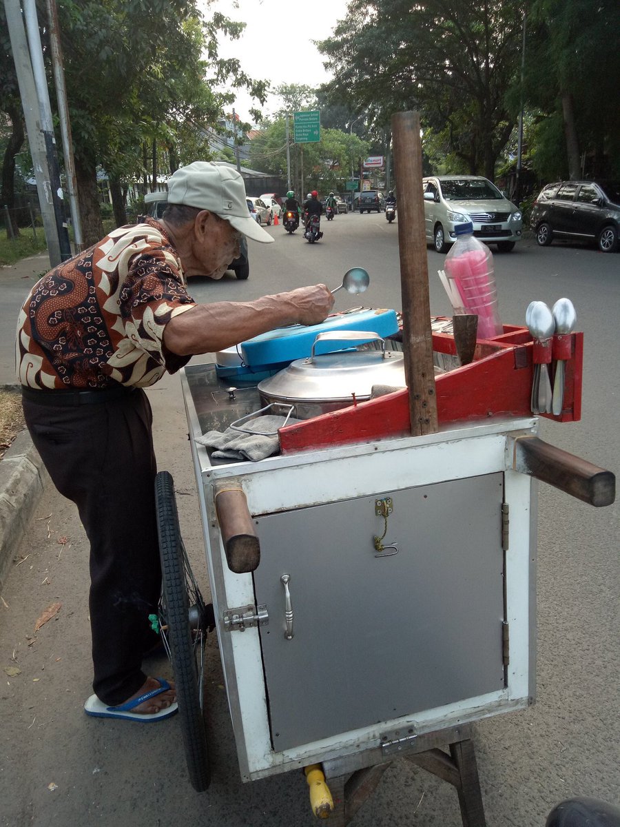 INDONESIAinLOVE's tweet photo. Bapak, semoga sehat selalu dan dimudahkan rejekinya. Semangat bapak adalah inspirasi buat kami. https://t.co/CBx4b2wTS2