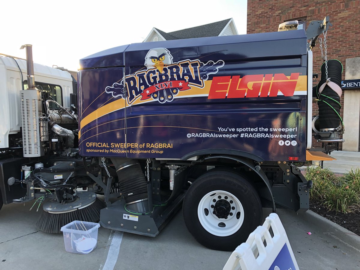 CycleXTexas's tweet photo. Wanna know how they keep the roads clean for @RAGBRAI_IOWA ?   Well they use the @RAGBRAIsweeper  #RAGBRAISweeper https://t.co/tV21t652JX