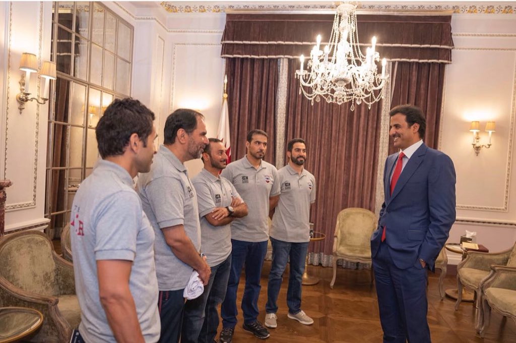 drnsalmohannadi's tweet photo. مع القائد الملهم ، مع سمو الامير . فرحنا بعبور قناه المانش سباحه ولكن فرحنا اكثر باستقباله وتقديره لنا.  الف مليون شكر..#قطر https://t.co/rsHwWTmwtj