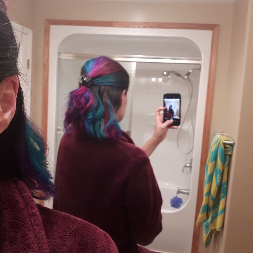 grabthefish's tweet photo. For all those who aren't on Instagram, check out this thing I did last night (that I may have probably totally based off of my drag lashes this wkend 🤣) #mermaidhair #diybeautiful #tartelicious #ultraviolet #atomicturquoise #flamingopink https://t.co/uuuPqMqs87 https://t.co/nThOaELpss