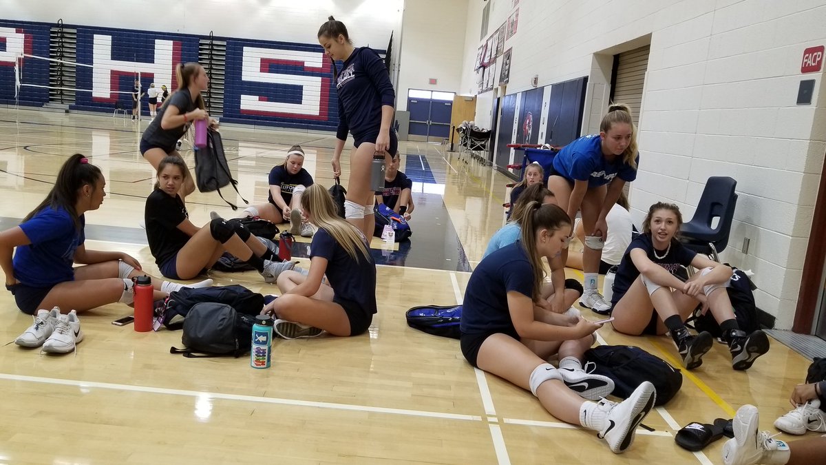 pumagirlsvball's tweet photo. The early bird...

#11min https://t.co/yvCEnZs3Ol