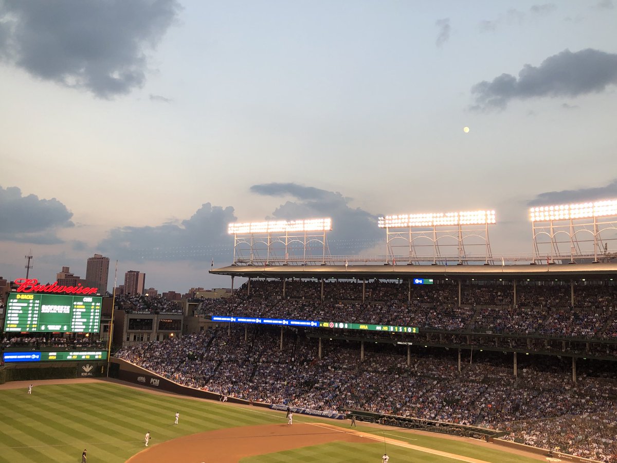SBlades's tweet photo. #WrigleyField #GoCubsGo https://t.co/Jh8U2FKAgZ